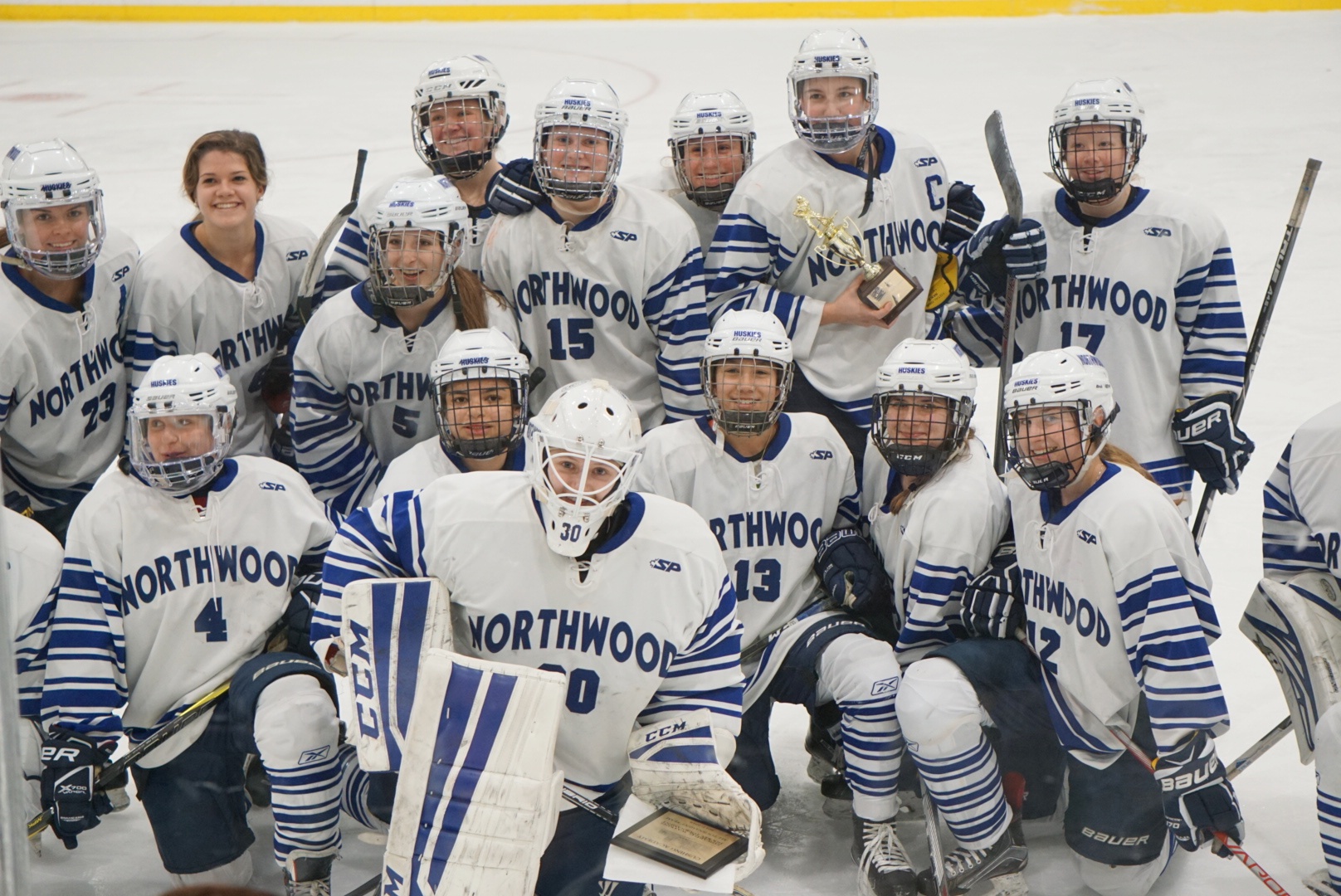 Girls’ Hockey Goes 3-1, Gets 3rd in Cushing Tourney