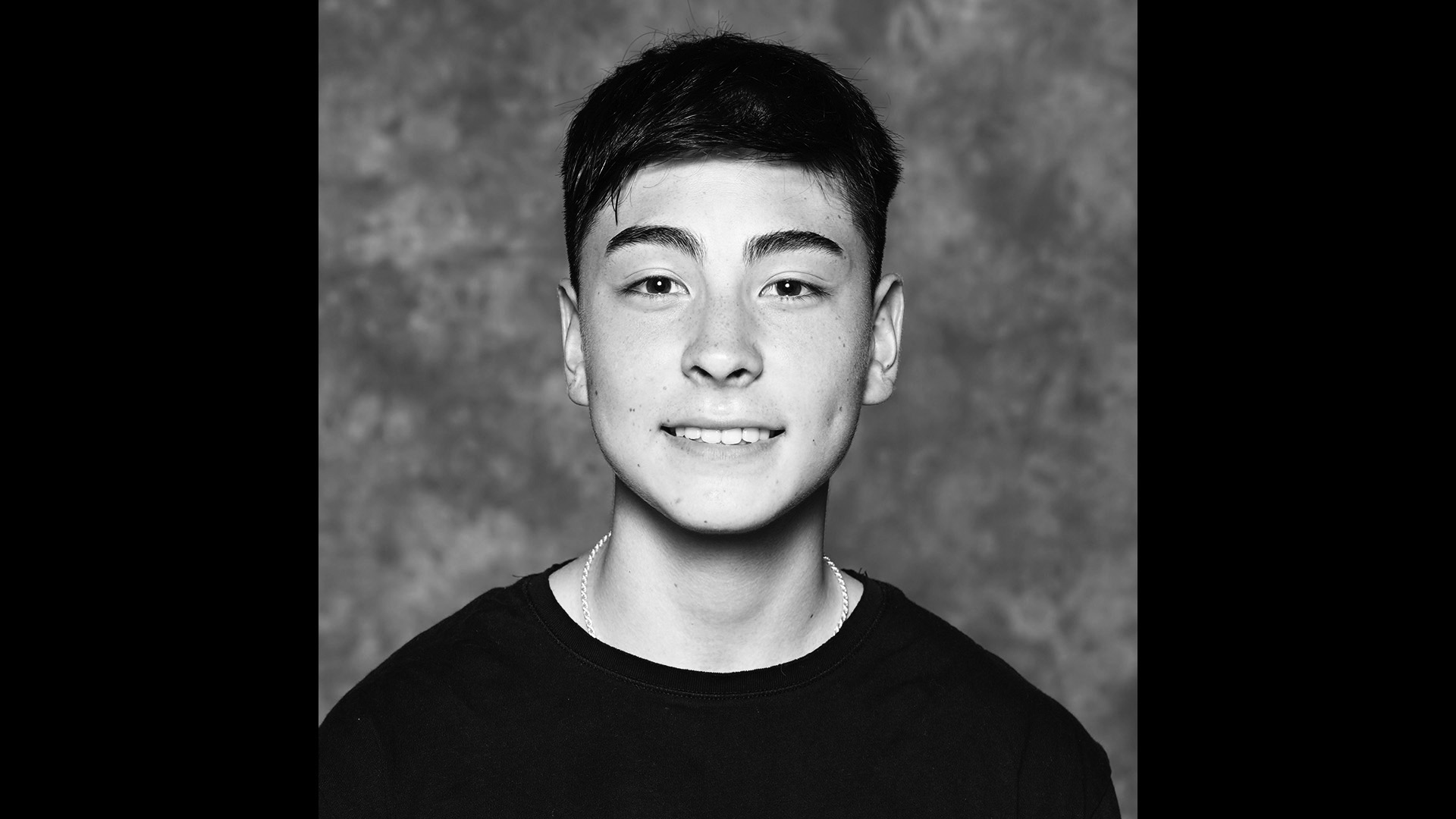 pablo-hernandez-the-mirror